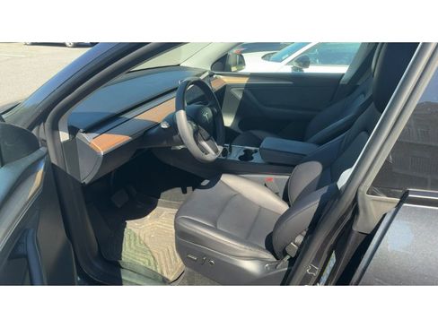 Used 2025 Tesla Model Y Long Range RWD image 5
