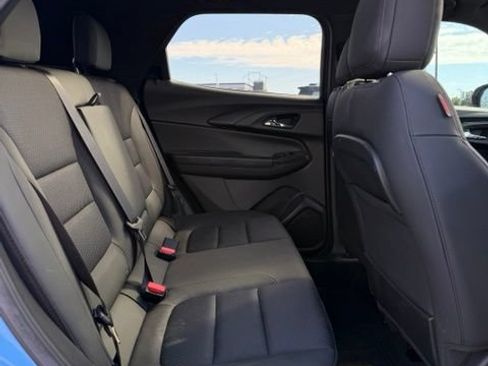 Used 2023 Chevrolet TrailBlazer RS w/ Sun and Liftgate Package FWD image 9