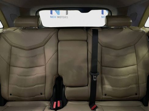 Used 2018 Cadillac XT5 Platinum w/ Driver Assist Package image 13