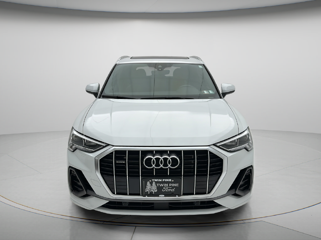 Used 2024 Audi Q3 2.0T Premium w/ Convenience Package AWD/4WD image 2