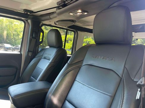 Used 2021 Jeep Wrangler Unlimited Sahara AWD/4WD image 18