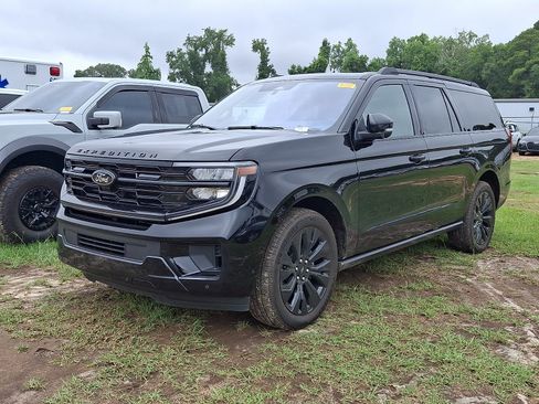 Used 2025 Ford Expedition Max Platinum w/ Stealth Appearance Package AWD/4WD image 3