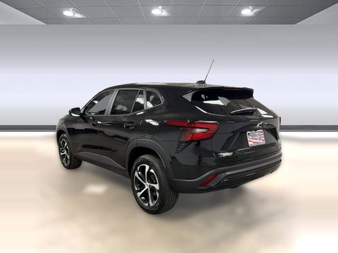 Used 2025 Chevrolet Trax RS w/ Driver Confidence Package FWD image 3