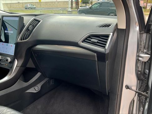 Used 2024 Ford Edge Titanium image 16
