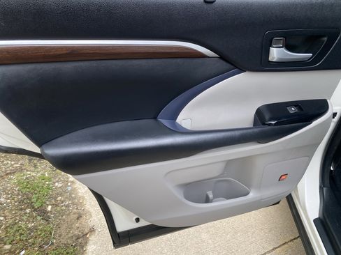 Used 2015 Toyota Highlander Limited Platinum image 11