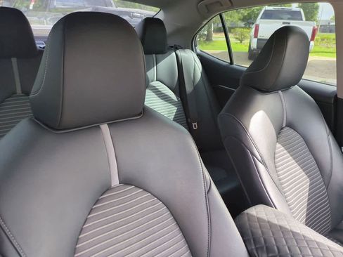 Used 2019 Toyota Camry SE FWD image 7