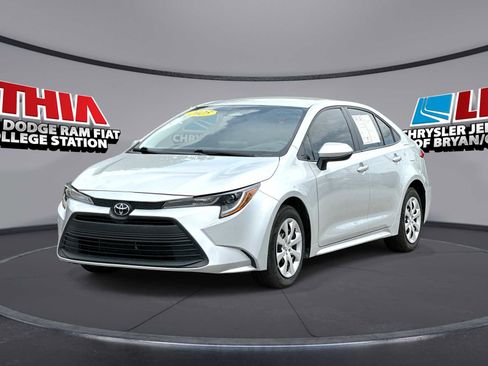 Used 2025 Toyota Corolla LE FWD image 1