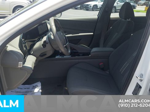 Certified 2025 Hyundai Elantra SEL FWD image 15