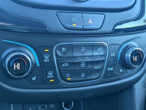 Used 2023 Chevrolet Equinox RS image 18