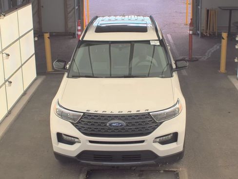 Used 2024 Ford Explorer XLT w/ Equipment Group 202A AWD/4WD image 6