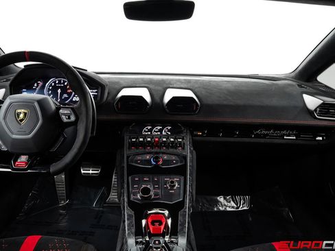 Used 2018 Lamborghini Huracan Performante AWD/4WD image 31