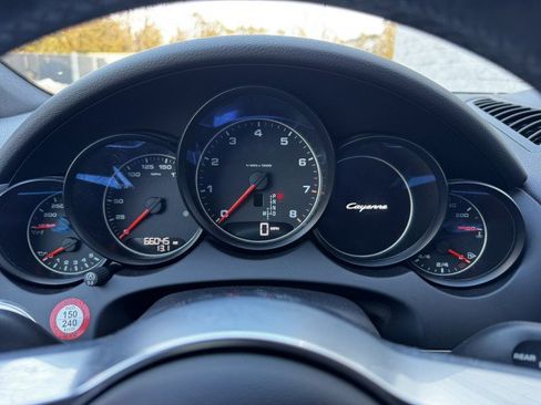 Used 2018 Porsche Cayenne image 18