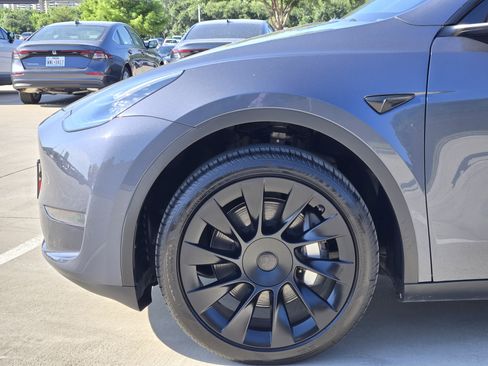 Used 2023 Tesla Model Y Long Range AWD/4WD image 10
