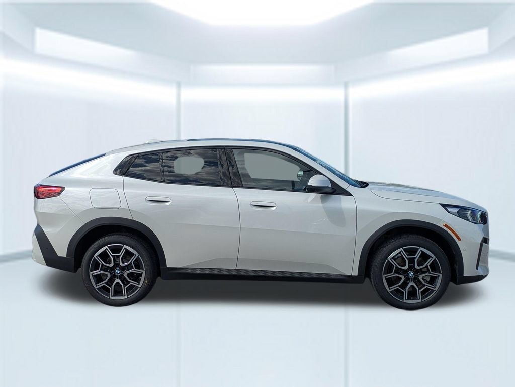 Used 2025 BMW X2 xDrive28i w/ Technology Package AWD/4WD image 6