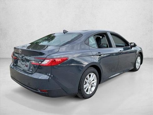 Used 2025 Toyota Camry LE image 5