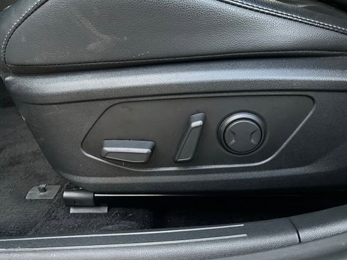 Used 2025 Hyundai Elantra Limited image 11