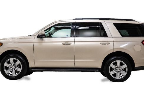 Used 2018 Ford Expedition XLT w/ Equipment Group 202A RWD image 6