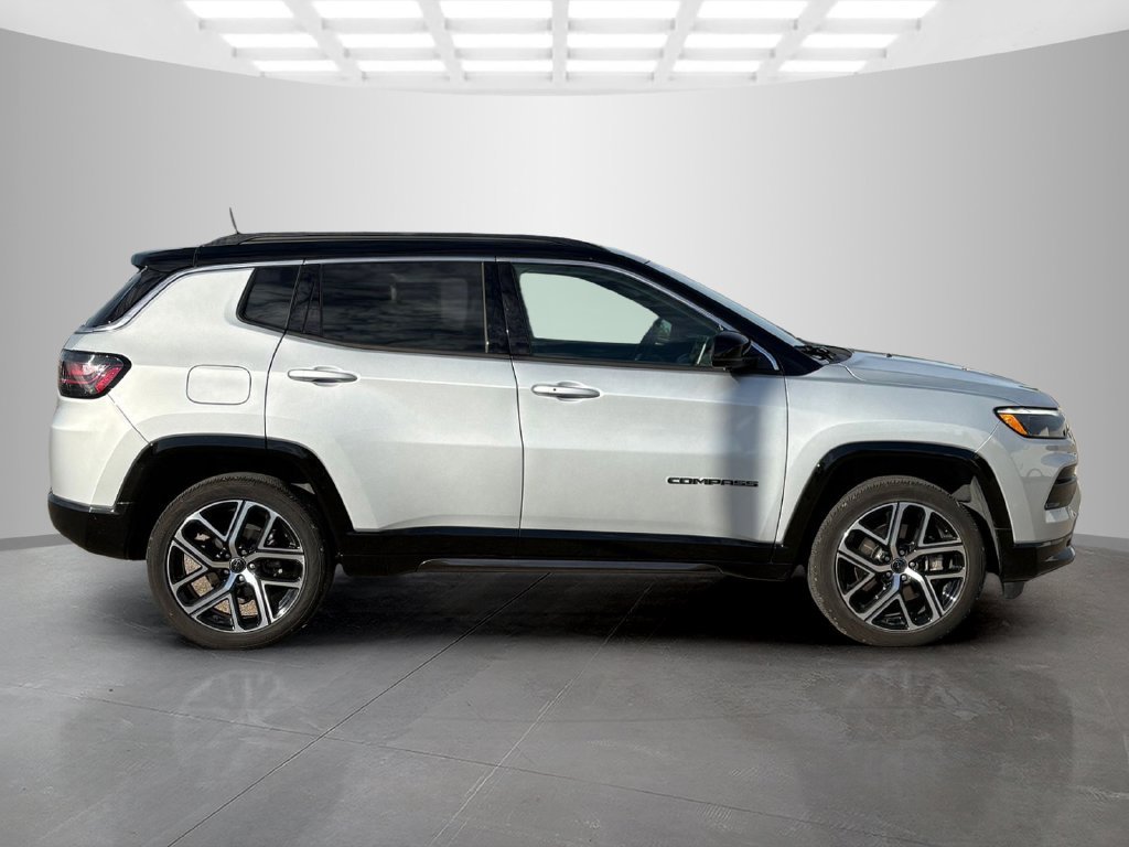 Used 2025 Jeep Compass Limited w/ Elite Group AWD/4WD image 5