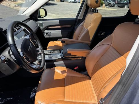 Used 2018 Land Rover Discovery HSE AWD/4WD image 15