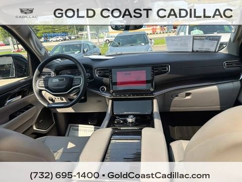 Used 2024 Jeep Wagoneer 4WD w/ Premium Group I image 10