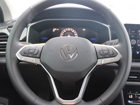 New 2026 Volkswagen Taos SE image 20