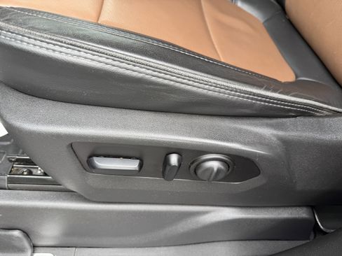 Used 2021 Chevrolet Silverado 1500 High Country w/ Technology Package image 19