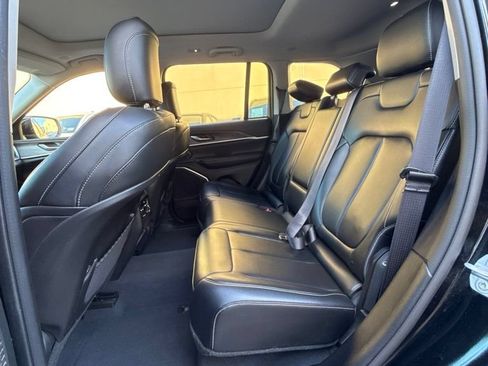 Used 2023 Jeep Grand Cherokee 4WD 4xe image 18