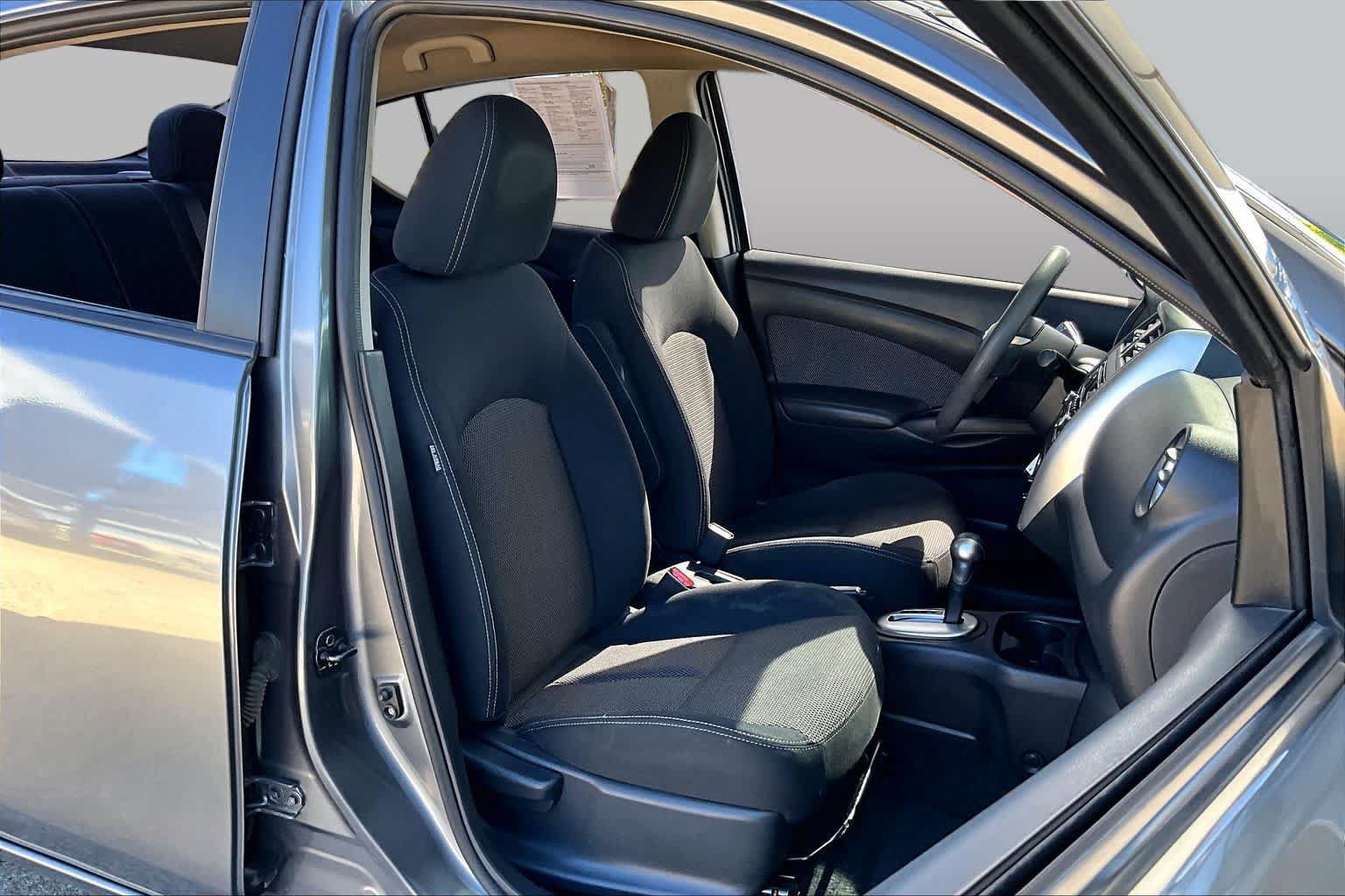Used 2016 Nissan Versa SV FWD image 9