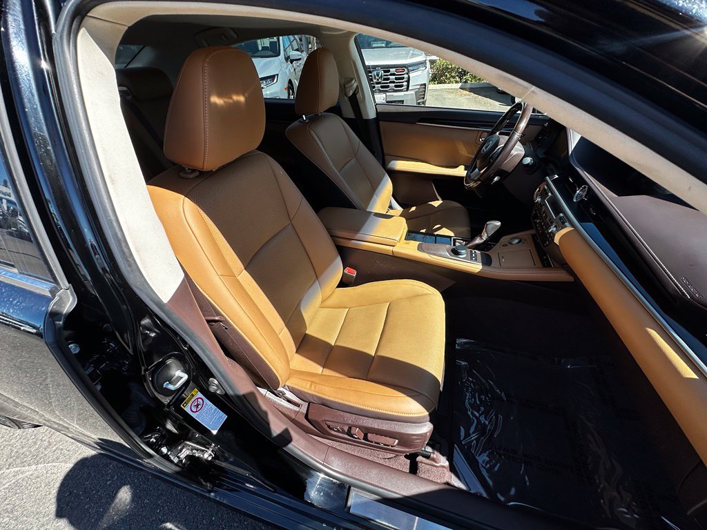 Used 2016 Lexus ES 350 w/ Premium Package w/Wood Trim FWD image 15