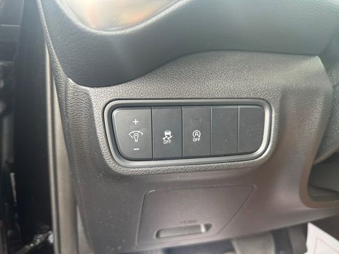 Used 2025 Kia Soul LX w/ LX Technology Package FWD image 29