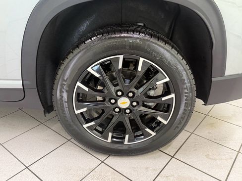 Certified 2025 Chevrolet Traverse LT w/ Sun and Wheel Package AWD/4WD image 13