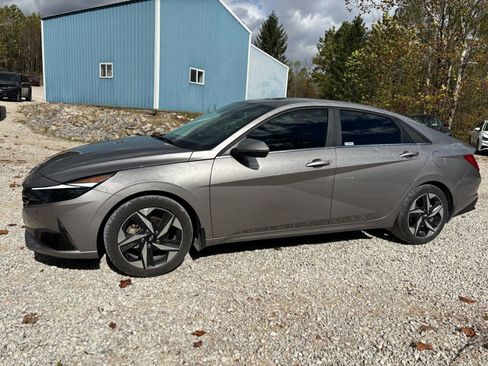 Used 2023 Hyundai Elantra Limited image 18