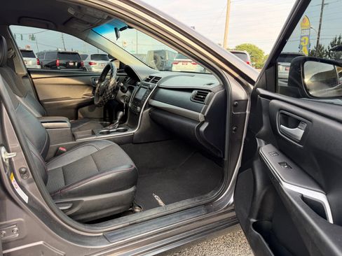Used 2017 Toyota Camry SE FWD image 10