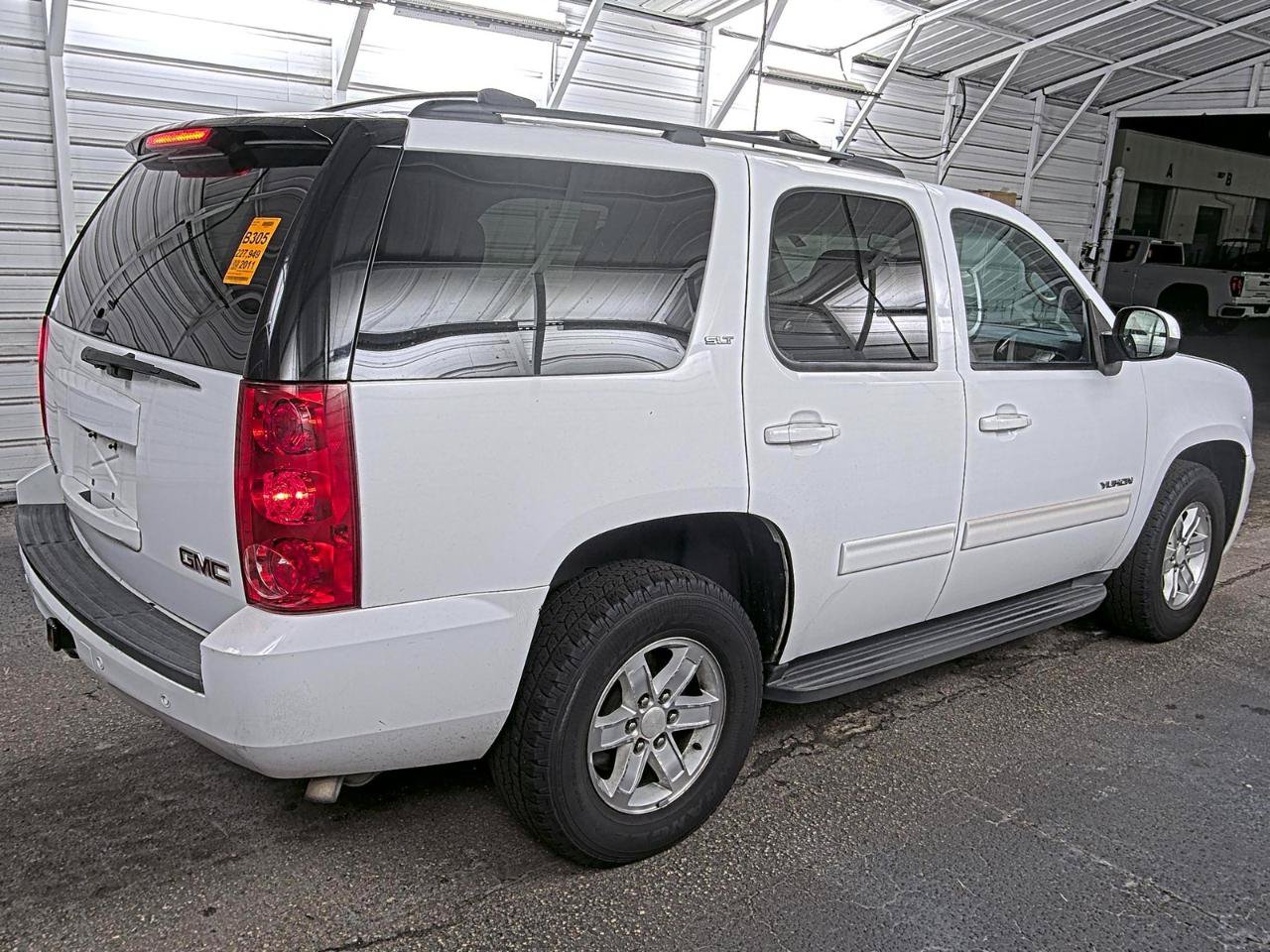 Used 2011 GMC Yukon SLT RWD image 2