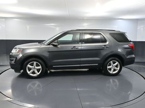 Used 2017 Ford Explorer XLT AWD/4WD image 4
