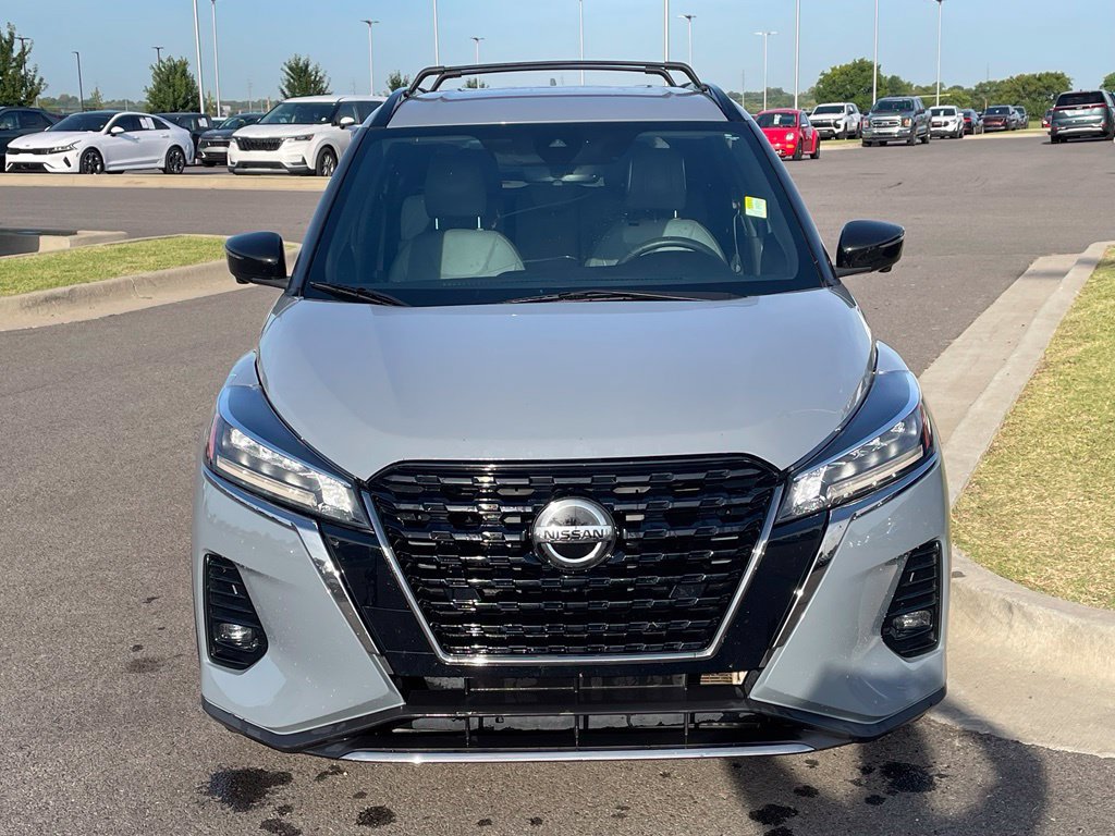 Used 2021 Nissan Kicks SR w/ SR Premium Package FWD image 2