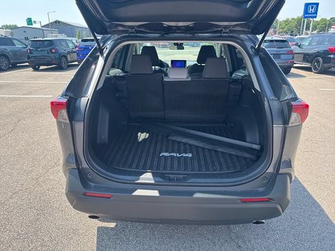 Used 2025 Toyota RAV4 XLE AWD/4WD image 7