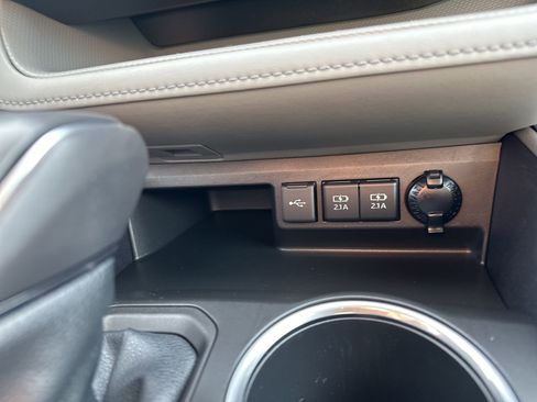 Used 2020 Toyota Highlander XLE image 51