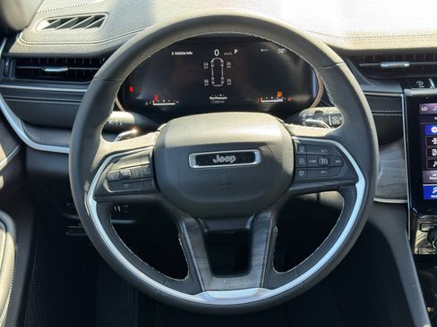 Used 2024 Jeep Grand Cherokee L Limited image 16