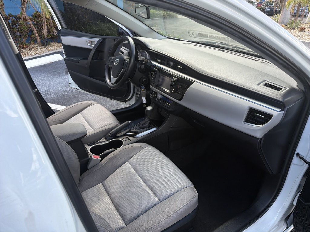 Used 2016 Toyota Corolla LE FWD image 32
