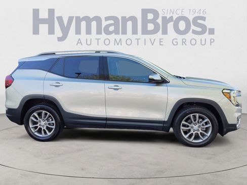 Used 2022 GMC Terrain SLT image 2