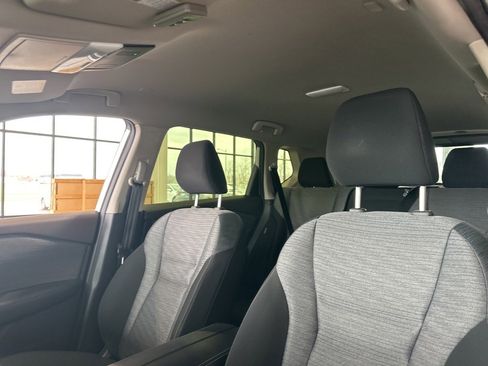 Used 2023 Nissan Rogue SV image 4