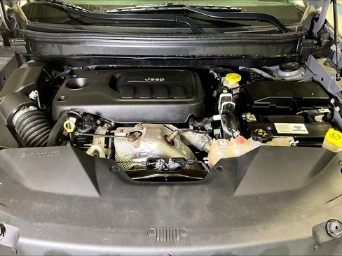 Used 2019 Jeep Cherokee Limited image 29