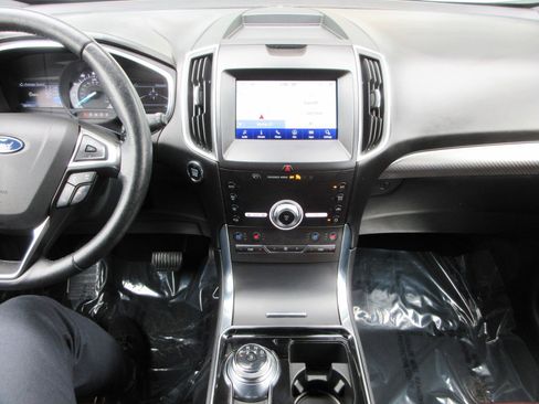 Used 2020 Ford Edge Titanium w/ Equipment Group 301A AWD/4WD image 38