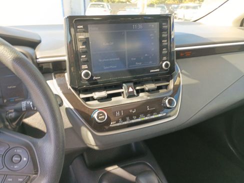 Used 2022 Toyota Corolla LE FWD image 29