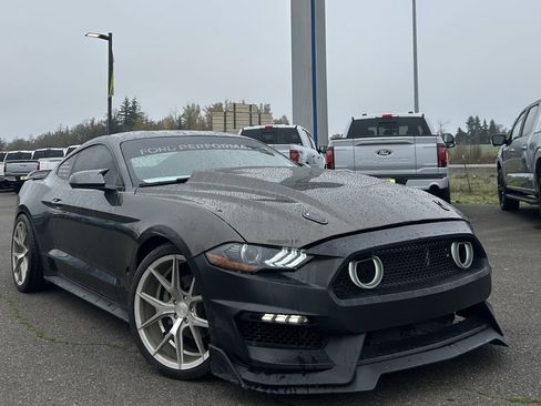 Used 2019 Ford Mustang Coupe image 2
