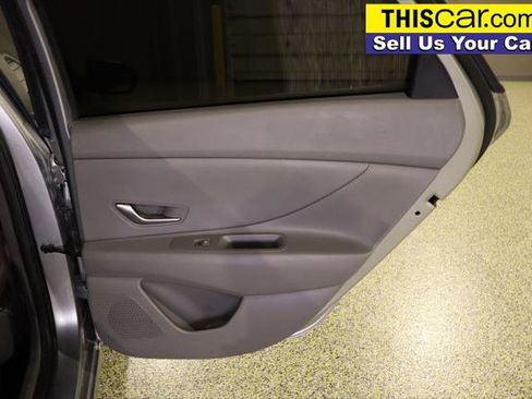 Used 2022 Hyundai Elantra SEL image 29