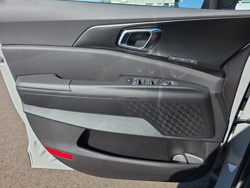 New 2026 Kia Carnival SX image 9