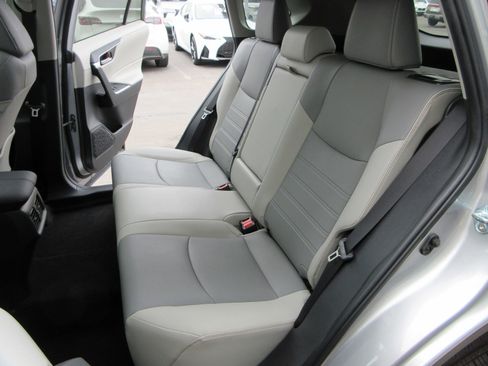 Used 2023 Toyota RAV4 XLE Premium image 23