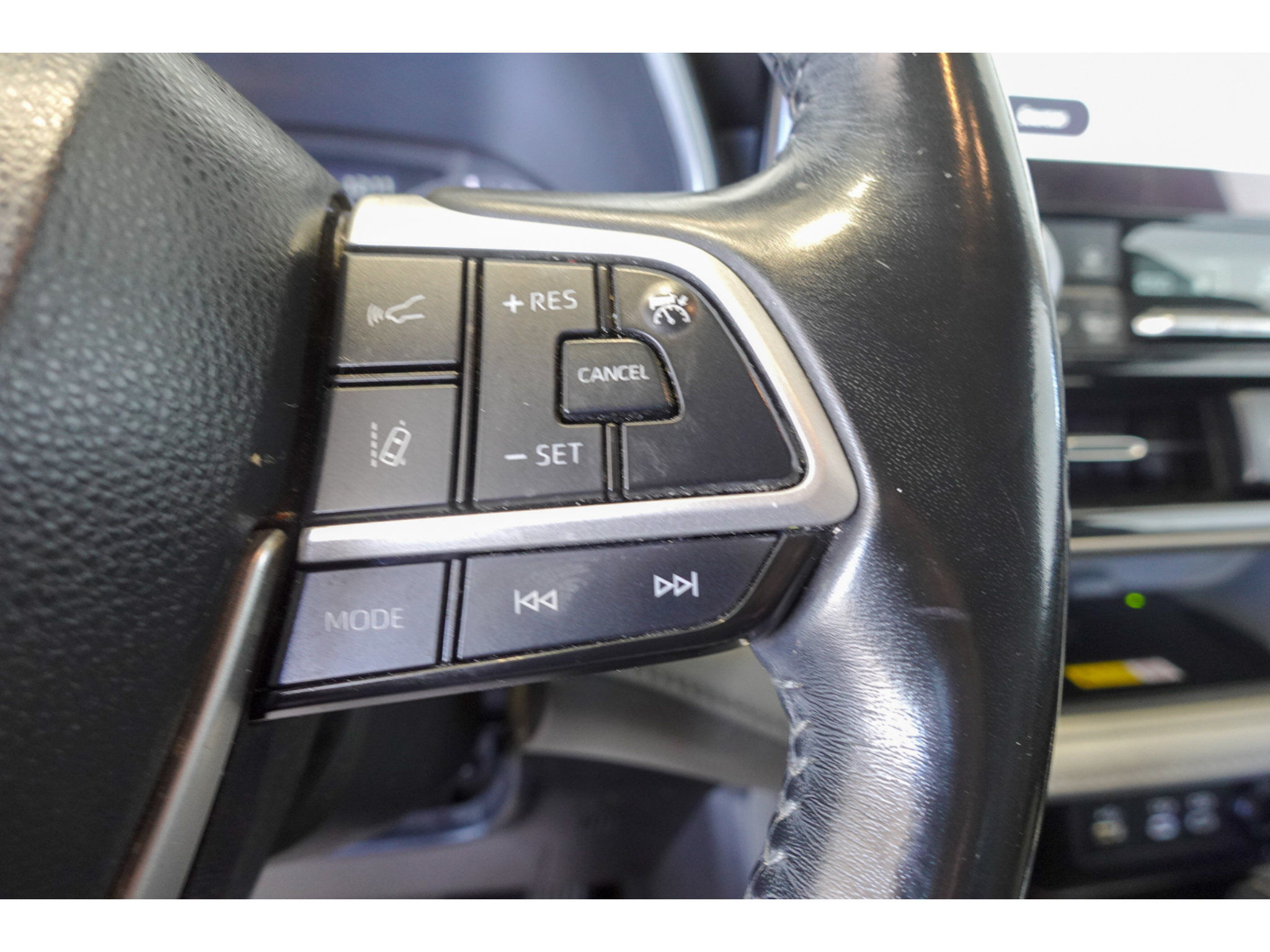 Used 2023 Toyota Highlander XLE w/ Protection Package #3 (TMS) AWD/4WD image 16
